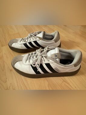 Adidas VL Court 3.0 used white and black trainers